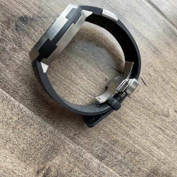 Gucci Men’s Digital Black Rubber Watch - Picture 12 of 16